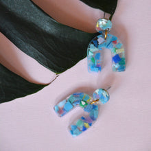 Load image into Gallery viewer, Wynwood Upside Down U Earrings