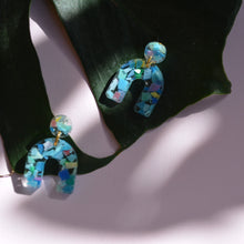 Load image into Gallery viewer, Wynwood Upside Down U Earrings