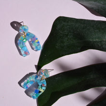 Load image into Gallery viewer, Wynwood Upside Down U Earrings